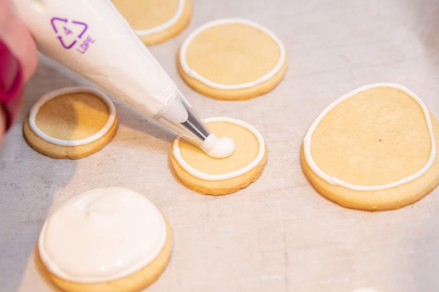 Bakerpan White Royal Icing Mix for Decorating Cookies and Cakes - 16 Ounces (1 lb) (Made in USA)
